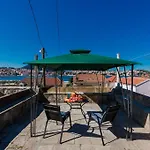 Apartman Mia *